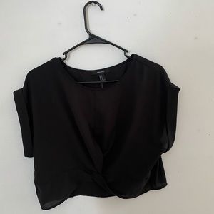 Black twist-front crop